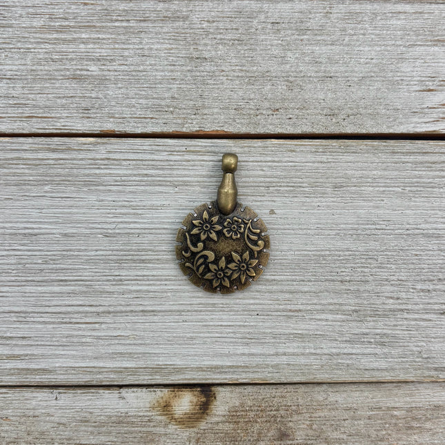 Thread Cutting Pendant