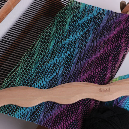 Wavy Stick Shuttle - 40 cm (16") - A Twist of Yarn