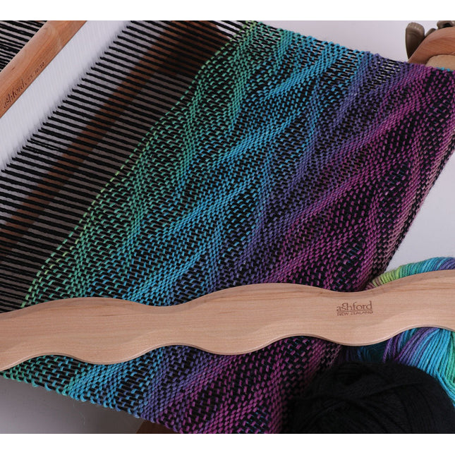 Wavy Stick Shuttle - 40 cm (16") - A Twist of Yarn